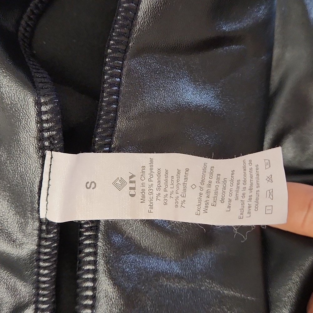 CLIV HIGH WAISTED FAUX BLACK LEATHER LEGGINGS. - Picture 2 of 9